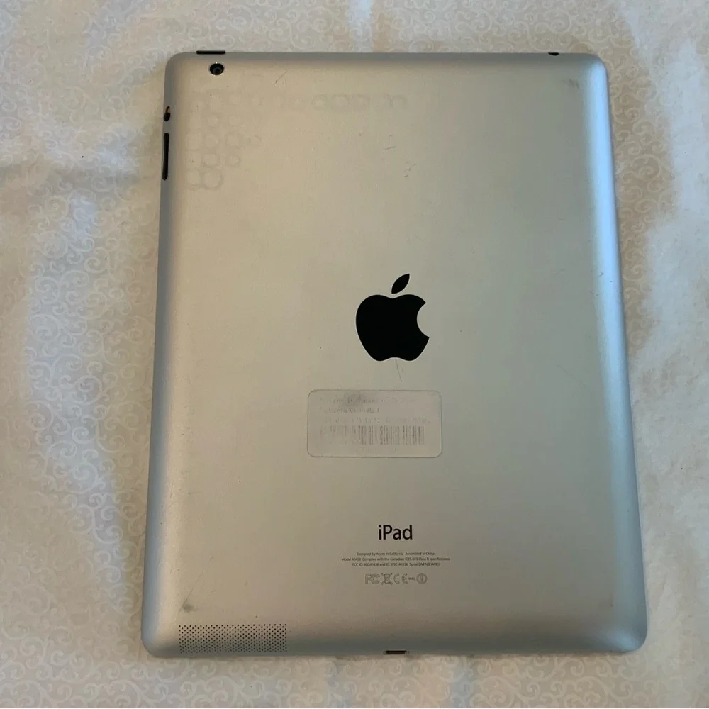 Apple iPad A1458 16GB White/Silver iOS 10.3.3 WiFi
